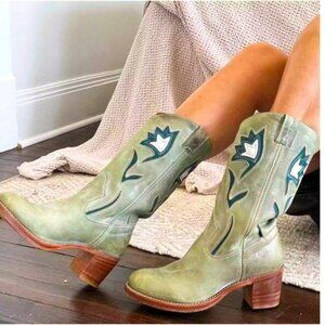 VINTAGE Frye Floral Inlay Green Boho Leather Chunky Heel Pull On Campus Boot